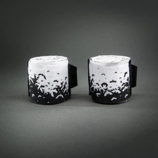 Boxerské bandáže Bats Night značky VENUM - 4,5 m - černo/bílé