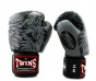 Další: Twins Wolf FBGVL3-50 Boxerské rukavice - černá/šedá