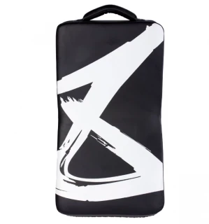 8 WEAPONS Kickshield Strike, černá