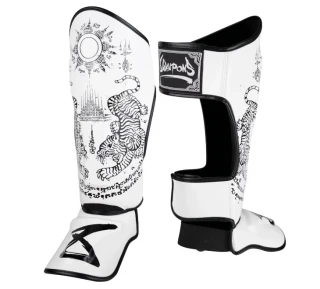8 WEAPONS holenní chrániče, Sak Yant Tiger, bílo-černé
