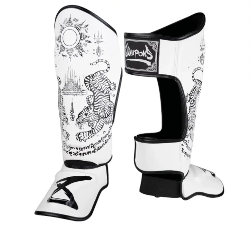 8 WEAPONS holenní chrániče, Sak Yant Tiger, bílo-černé